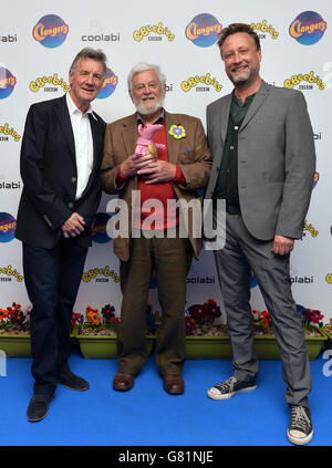 (Links - Rechts) Michael Palin, Peter Firmin und Dan Postgate besuchen die Vorstellung der neuen Clangers-Serie im Ham Yard Hotel, London. Stockfoto