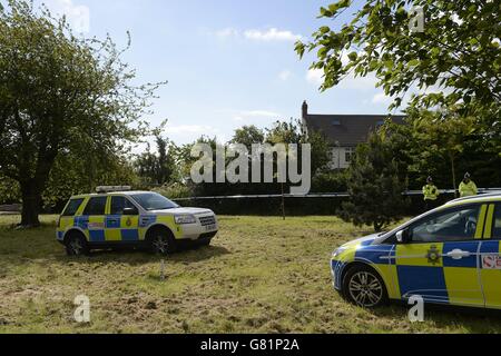 Polizeiaktivität am Tatort in der Westfield Lane, Mansfield, wo gestern Abend bei der Suche nach dem vermissten 13-jährigen Mädchen Amber Peat eine Leiche gefunden wurde. Bilddatum: Mittwoch, 3. Juni 2015. Amber, 13, wurde nicht gesehen, seit sie das Familienhaus in Mansfield gegen 17.30 Uhr am Samstag nach einer Reihe mit ihrer Familie verließ. Siehe PA Geschichte POLIZEI Amber. Bildnachweis sollte lauten: Joe Giddens/PA Wire Stockfoto