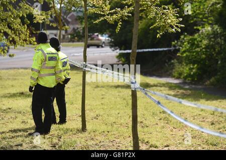 Polizeiaktivität am Tatort in der Westfield Lane, Mansfield, wo gestern Abend bei der Suche nach dem vermissten 13-jährigen Mädchen Amber Peat eine Leiche gefunden wurde. Bilddatum: Mittwoch, 3. Juni 2015. Amber, 13, wurde nicht gesehen, seit sie das Familienhaus in Mansfield gegen 17.30 Uhr am Samstag nach einer Reihe mit ihrer Familie verließ. Siehe PA Geschichte POLIZEI Amber. Bildnachweis sollte lauten: Joe Giddens/PA Wire Stockfoto