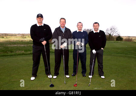 Fußball - FA Barclays Premiership - Charlton Athletic Centenary Golf Day - der London Golf Club. Charlton Athletic Manager Alan Curbishley mit Mitgliedern seines Trainerpersonals Stockfoto