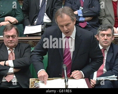 Der britische Premierminister Tony Blair während der letzten Fragestunde vor den Parlamentswahlen. Stockfoto