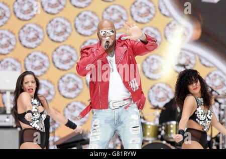 WÄHREND des Summertime Ball von Capital FM im Wembley Stadium, London, TRITT FLO Rida AUF der Bühne auf. Stockfoto