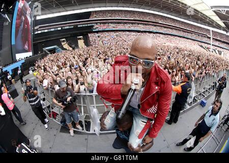 Capital FM Summertime Ball 2015 - London. Flo Rida spielt auf der Bühne während des Summertime Ball von Capital FM im Wembley Stadium, London. Stockfoto