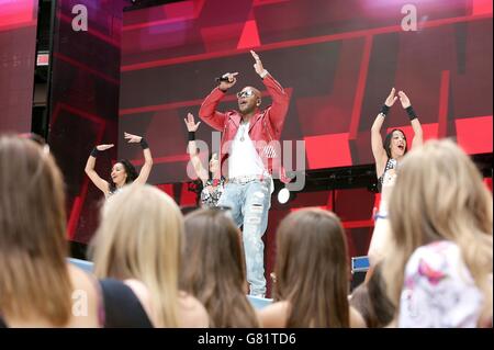 WÄHREND des Summertime Ball von Capital FM im Wembley Stadium, London, TRITT FLO Rida AUF der Bühne auf. Stockfoto