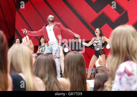 Capital FM Summertime Ball 2015 - London. WÄHREND des Summertime Ball von Capital FM im Wembley Stadium, London, SPIELT FLO Rida EXKLUSIV auf der Bühne. Stockfoto