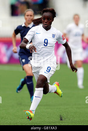 Die Engländerin Eniola Aluko während des FIFA Women's World Cup Canada 2015 Gruppe F-Spiels zwischen Frankreich und England im Moncton Stadium in Moncton, New Brunswick, Kanada. Stockfoto