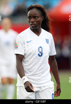 Die Engländerin Eniola Aluko während des FIFA Women's World Cup Canada 2015 Gruppe F-Spiels zwischen Frankreich und England im Moncton Stadium in Moncton, New Brunswick, Kanada. Stockfoto