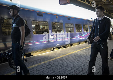 Erster Great Western Zug in Cardiff Central Station. Stockfoto