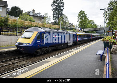 Ein erster Great Western Zug fährt in Keynsham Bahnhof in der Nähe von Bath. Stockfoto