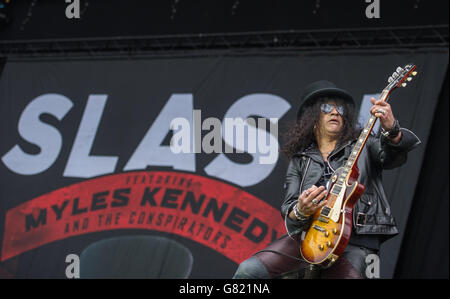 Download Festival 2015 - Tag Drei - Donington Park. Slash live auf der Bühne am 3. Tag des Download Festivals am 14 2015. Juni in Donnington Park, Großbritannien Stockfoto