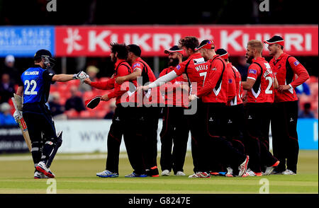 Cricket - ein-Tages-Tour-Spiel - Leicestershire - Neuseeland - Grace Road. Die Spieler in Leicestershire feiern die Entleerungvon Kane Williamson aus Neuseeland Stockfoto