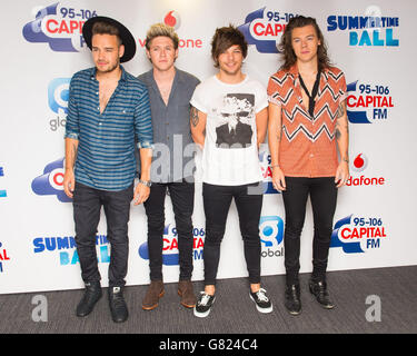 One Direction (von links nach rechts) Liam Payne, Niall Horan, Louis Tomlinson und Harry Styles Backstage beim Capital FM Summertime Ball im Wembley Stadium, London. Stockfoto