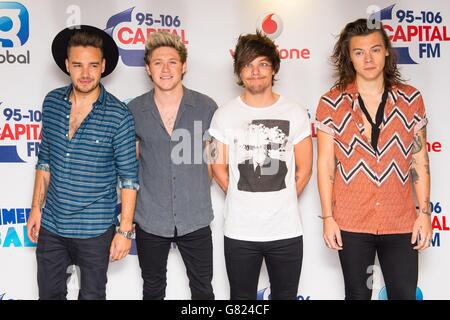 One Direction (von links nach rechts) Liam Payne, Niall Horan, Louis Tomlinson und Harry Styles Backstage beim Capital FM Summertime Ball im Wembley Stadium, London. Stockfoto