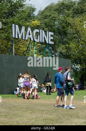 Festivalbesucher am 1. Tag des Parklife Festivals am 06 2015. Juni im Heaton Park Manchester, Großbritannien Stockfoto