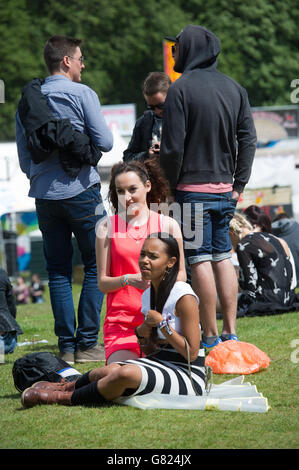 Festivalbesucher am 1. Tag des Parklife Festivals am 06 2015. Juni im Heaton Park Manchester, Großbritannien Stockfoto