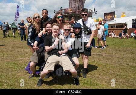 Festivalbesucher am 1. Tag des Parklife Festivals am 06 2015. Juni im Heaton Park Manchester, Großbritannien Stockfoto