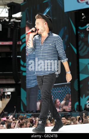 DAS EXKLUSIVE Liam Payne of One Direction tritt während des Summertime Ball von Capital FM im Wembley Stadium, London, auf der Bühne auf. Stockfoto