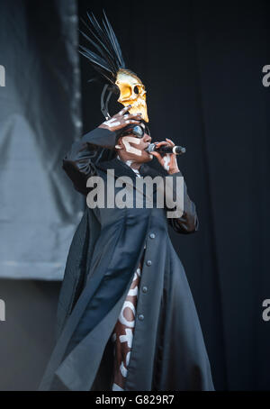 Grace Jones spielt live auf der Bühne am 2. Tag des Parklife Festivals am 07 2015. Juni im Heaton Park Manchester, Großbritannien Stockfoto