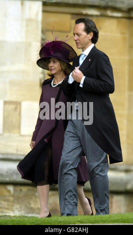 Der Schauspieler Richard E Grant kommt zur St. Georges Chapel, Windsor Castle, um die Hochzeit des Prinzen von Wales mit Frau Camilla Parker-Bowles zu segnen. Stockfoto