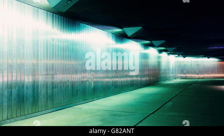 Innere des beleuchteten tunnel Stockfoto