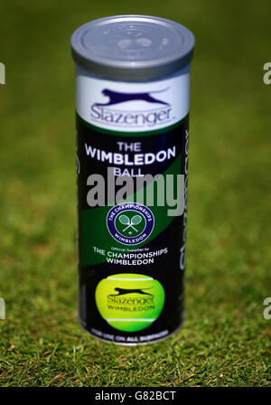 Ein Blick auf Slazenger Wimbledon 2015 Bälle während des zweiten Tages der AEGON International im Devonshire Park, Eastbourne. Stockfoto