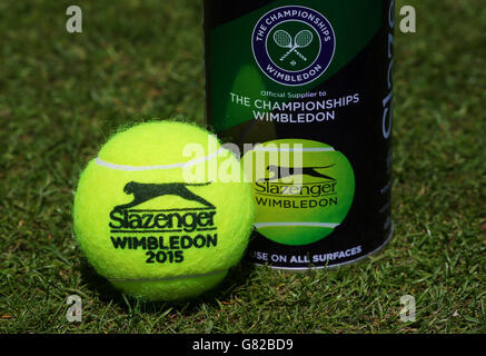 Tennis - 2015 AEGON International - Tag zwei - Devonshire Park. Ein Blick auf Slazenger Wimbledon 2015 Balls am zweiten Tag der AEGON International im Devonshire Park, Eastbourne. Stockfoto