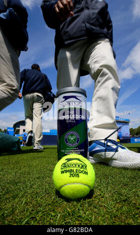 Tennis - 2015 AEGON International - Tag zwei - Devonshire Park. Ein Blick auf Slazenger Wimbledon 2015 Balls am zweiten Tag der AEGON International im Devonshire Park, Eastbourne. Stockfoto