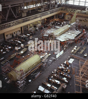 Das Bild zeigt die laufenden Arbeiten am zweiten Prototyp des Concorde-Flugzeugs in Filton, Bristol. Stockfoto