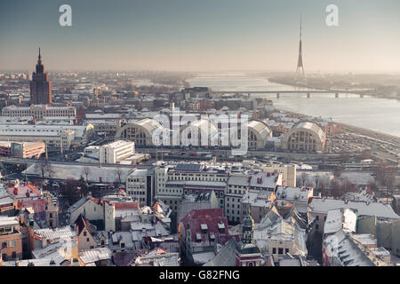 Lettlands Hauptstadt - Riga aus der Vogelperspektive Stockfoto