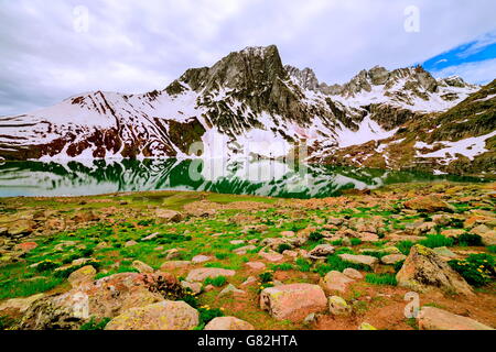 Schöner Blick auf die Berge mit Schnee Sonamarg, Jammu und Kashmir, Indien Stockfoto