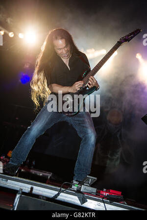 Herman Li und Frederic Leclercq von Dragonforce live auf der Bühne am 1. Tag des Download Festivals am 12 2015. Juni im Donnington Park, Großbritannien Stockfoto