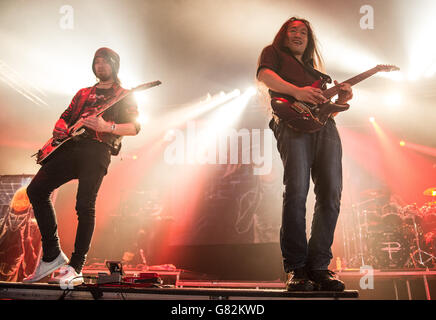 Herman Li und Frederic Leclercq von Dragonforce live auf der Bühne am 1. Tag des Download Festivals am 12 2015. Juni im Donnington Park, Großbritannien Stockfoto