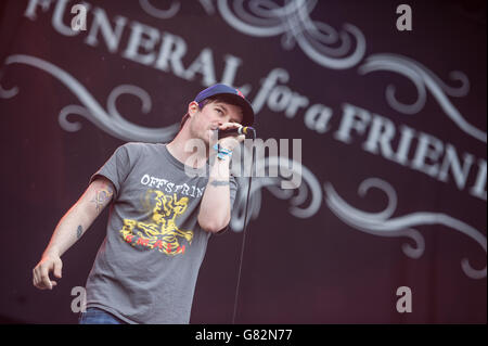 Matthew Davies von Funeral for a Friend live auf der Bühne am 2. Tag des Download Festivals am 12 2015. Juni im Donington Park, Großbritannien Stockfoto