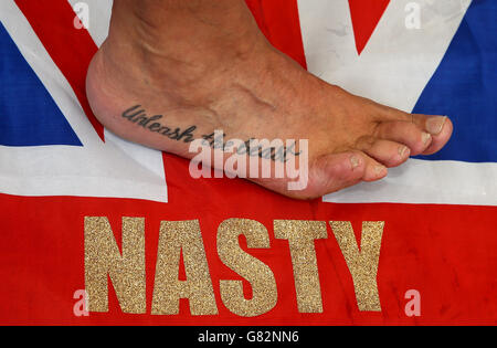 Sport - World Toe Wrestling Championship 2015 - Bentley Brook Inn. Der amtierende Weltmeister Alan „Nasty“ Nash posiert für ein Foto Stockfoto