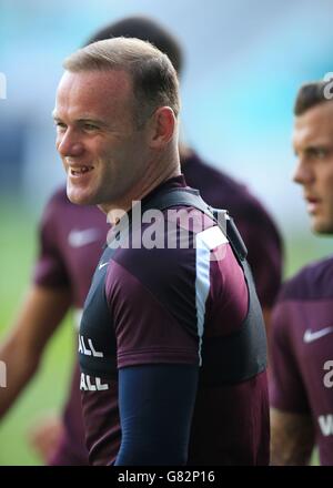 Der englische Wayne Rooney während einer Trainingseinheit vor dem UEFA-EM-Qualifikationsspiel im Stozice-Stadion in Slowenien. Stockfoto