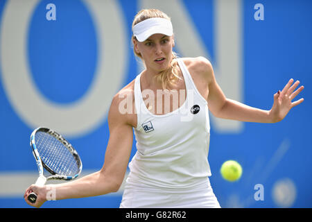 Die britische Naomi Broady in Aktion während ihres Sieges gegen den kroatischen Ajla Tomljanovic am ersten Tag des AEGON Classic im Edgbaston Priorat in Birmingham. Stockfoto