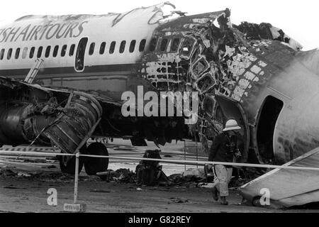 Katastrophen und Unfälle - Fire - britischen Airtours Boeing 737 - Flughafen Manchester Stockfoto