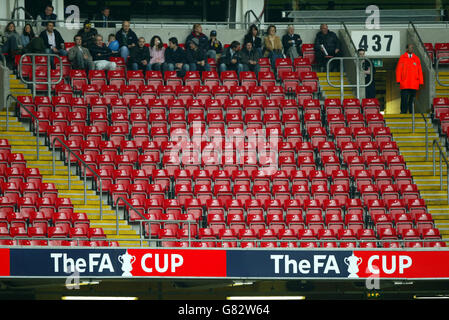 Leere Plätze im Blackburn Ende des Stadions während Das Halbfinale zwischen Arsenal und Blackburn Rovers Stockfoto