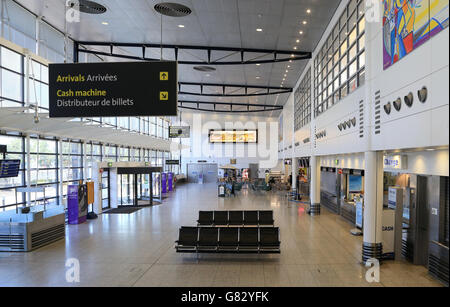 Eisenbahnbestand. Eine allgemeine Ansicht des Ashford International Railway Station in Ashford, Kent. Stockfoto