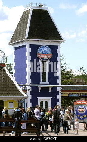 Unfall von Alton Towers Smiler. Gesamtansicht des Alton Towers Themenparks und Resorts Stockfoto