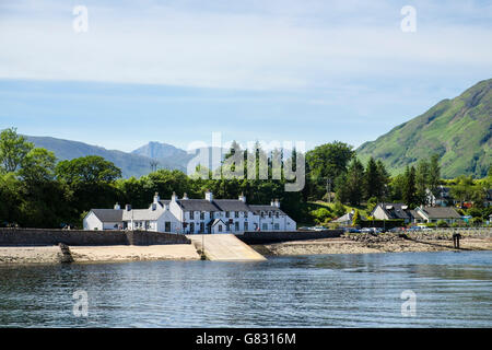 Das Inn at Ardgour von Corran Ferry Terminal am Ufer des Loch Linnhe. Corran Fort William Inverness-Shire Highland, Schottland, Vereinigtes Königreich Stockfoto