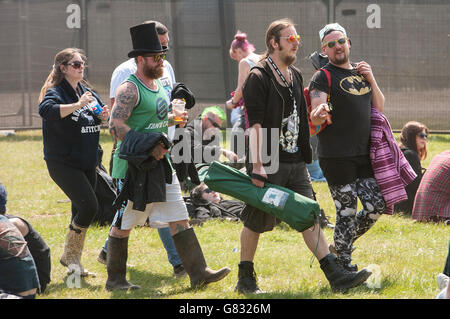 Download Festival 2015 - Day One - Donington Park. Festivalbesucher am 1. Tag des Download Festivals am 12 2015. Juni im Donnington Park, Großbritannien Stockfoto