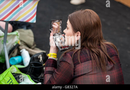 Sitz der Luxuszone mit schicken Toiletten und Verwöhnbereich am 1. Tag des Download Festivals am 12 2015. Juni in Donnington Park, Großbritannien Stockfoto