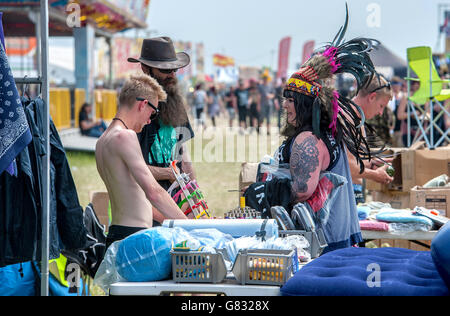 Download Festival 2015 - Day One - Donington Park. Festivalbesucher am 1. Tag des Download Festivals am 12 2015. Juni im Donnington Park, Großbritannien Stockfoto