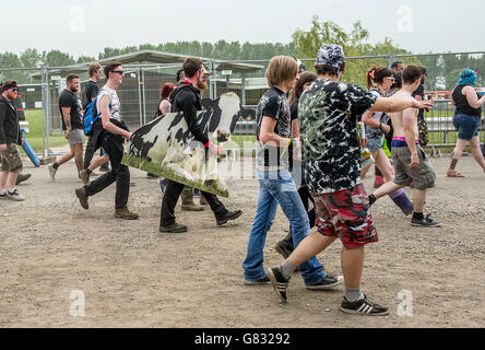 Download Festival 2015 - Day One - Donington Park. Festivalbesucher am 1. Tag des Download Festivals am 12 2015. Juni im Donnington Park, Großbritannien Stockfoto