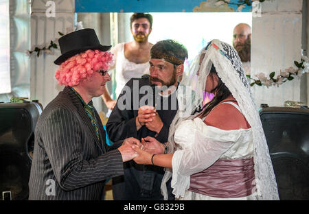 Die aufblasbare Kirche, wo die Menschen heiraten können während Download Festival am 12 2015. Juni in Donnington Park, Großbritannien Stockfoto