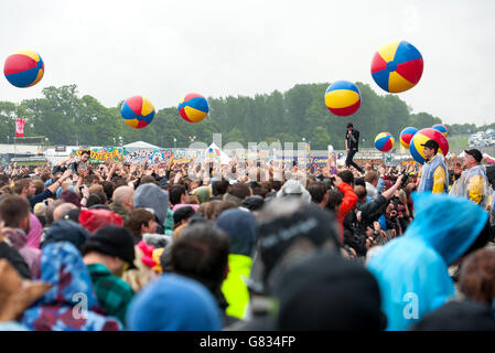 Jeremy McKinnon von A Day to Remember spielt live am Tag 2 des Download Festivals am 13. Juni 2015 in Donnington Park, Großbritannien Stockfoto