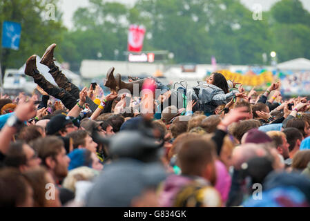 Crowdsurfers am 2. Tag des Download Festivals am 13. Juni 2015 in Donnington Park, Großbritannien Stockfoto