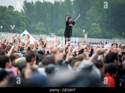 Jeremy McKinnon von A Day to Remember spielt live am Tag 2 des Download Festivals am 13. Juni 2015 in Donnington Park, Großbritannien Stockfoto