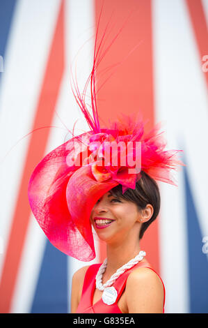 Pferderennen - The Royal Ascot Meeting 2015 - Tag Zwei - Ascot Racecourse. Rennfahrer Linzi Weare am zweiten Tag des Royal Ascot Meeting 2015 auf der Ascot Racecourse, Berkshire. Stockfoto